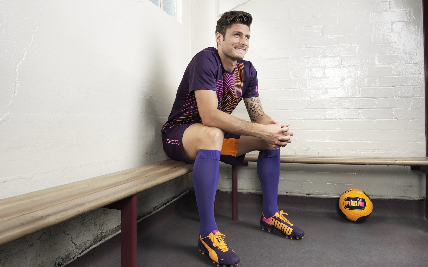 Scout巅峰对决，莱万多夫斯基与60激战拜仁分钟，大胜胜负难料！