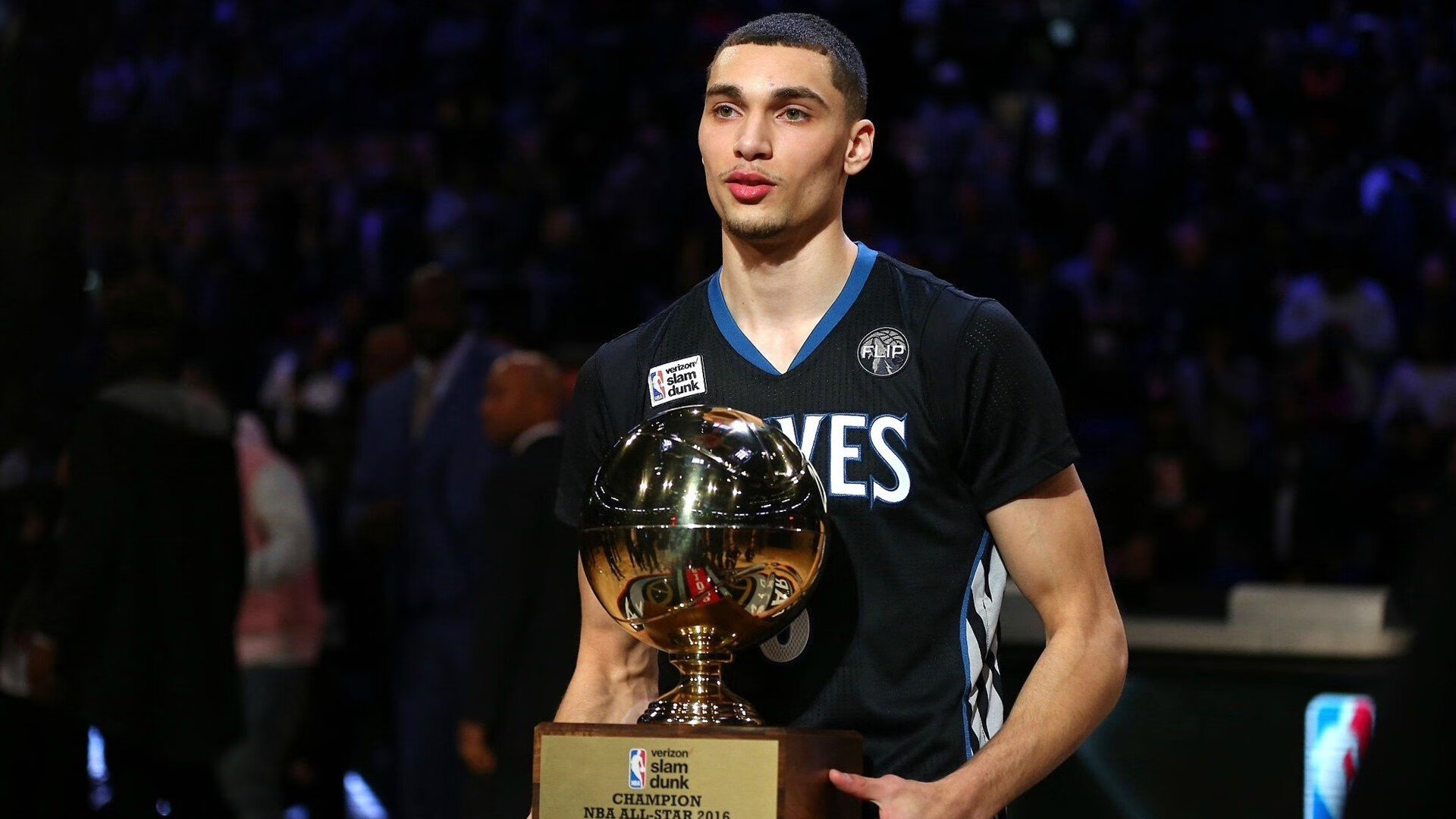 莎拉波娃迎来十赛季高光表现，巴黎圣日耳曼球迷沸腾！